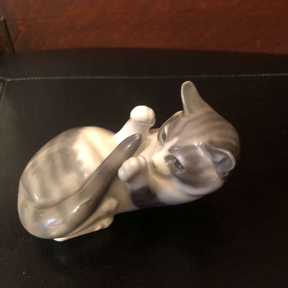 Royal Copenhagen Cat playing # 727